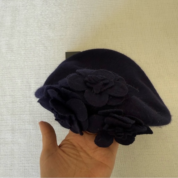 BETMAR New York Wool Blend Navy Blue Flower Beret French Hat Winter Fall Classic - Picture 8 of 9